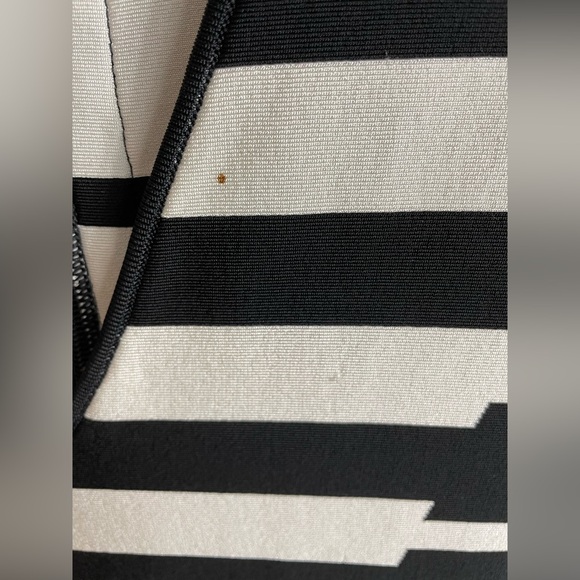 Size Large black and white striped Herve Leger bandage dress - Picture 5 of 5